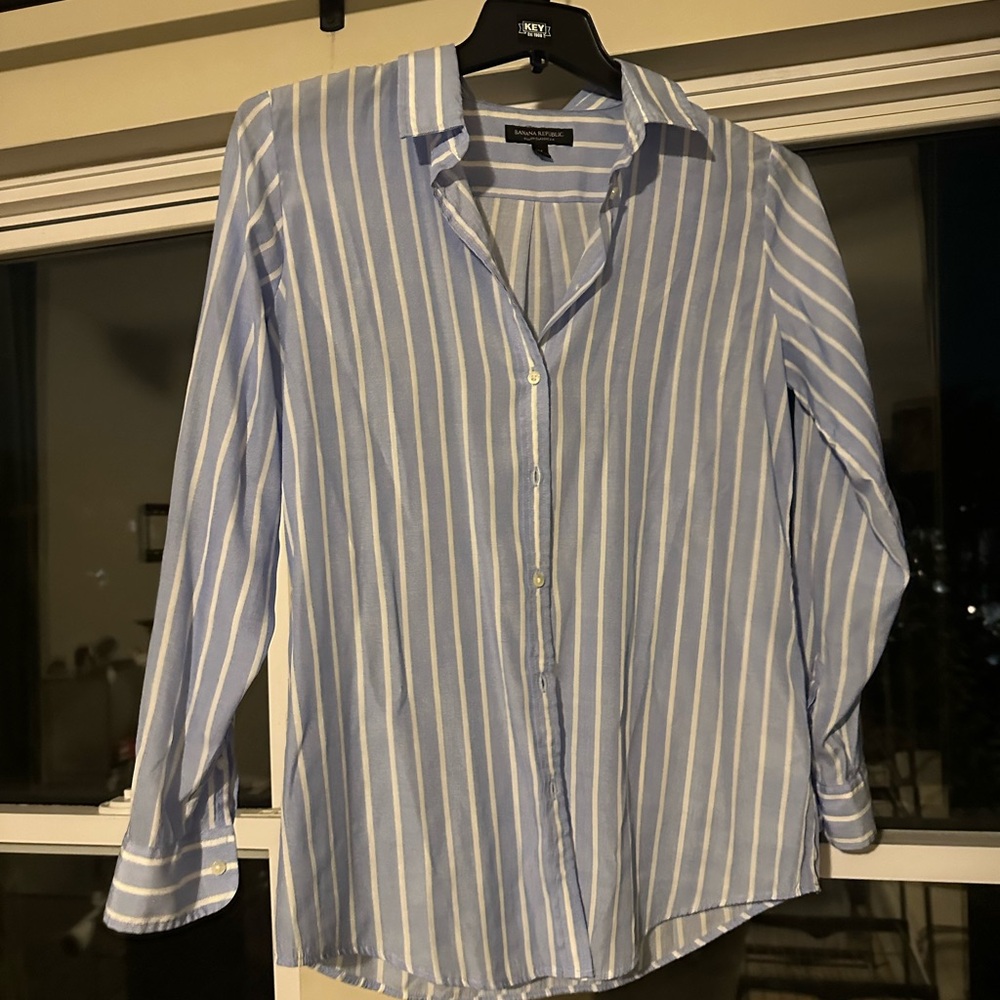 Banana Republic Blue and White Striped Button-Up long sleeve Shirt- M